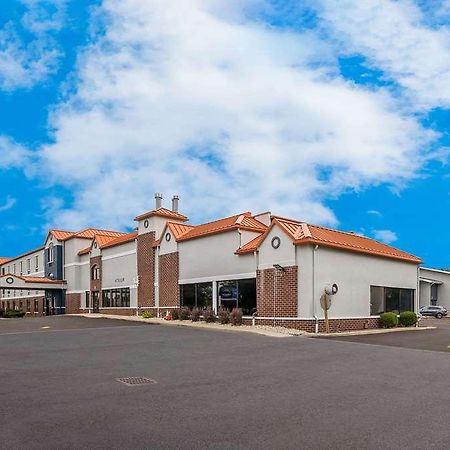 Suburban Studios Milwaukee Airport Bagian luar foto
